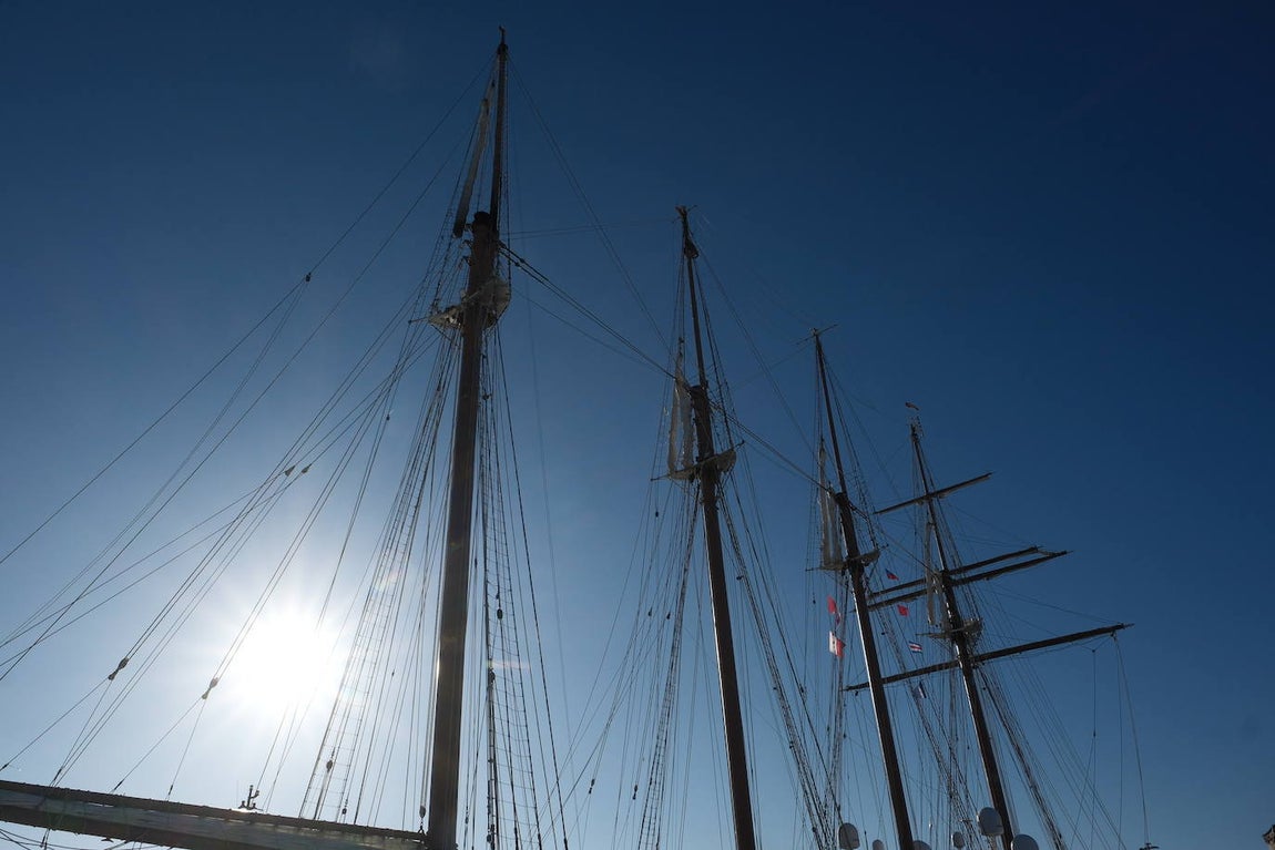 Fotos: Emotivo recibimiento a la dotación del &#039;Elcano&#039; en Cádiz
