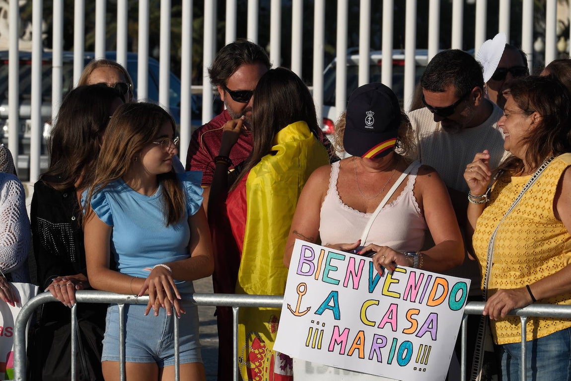 Fotos: Emotivo recibimiento a la dotación del &#039;Elcano&#039; en Cádiz