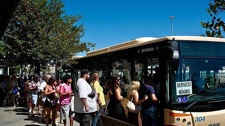 Serio tirón de orejas del alcalde de Cádiz a los responsables de la huelga del transporte urbano