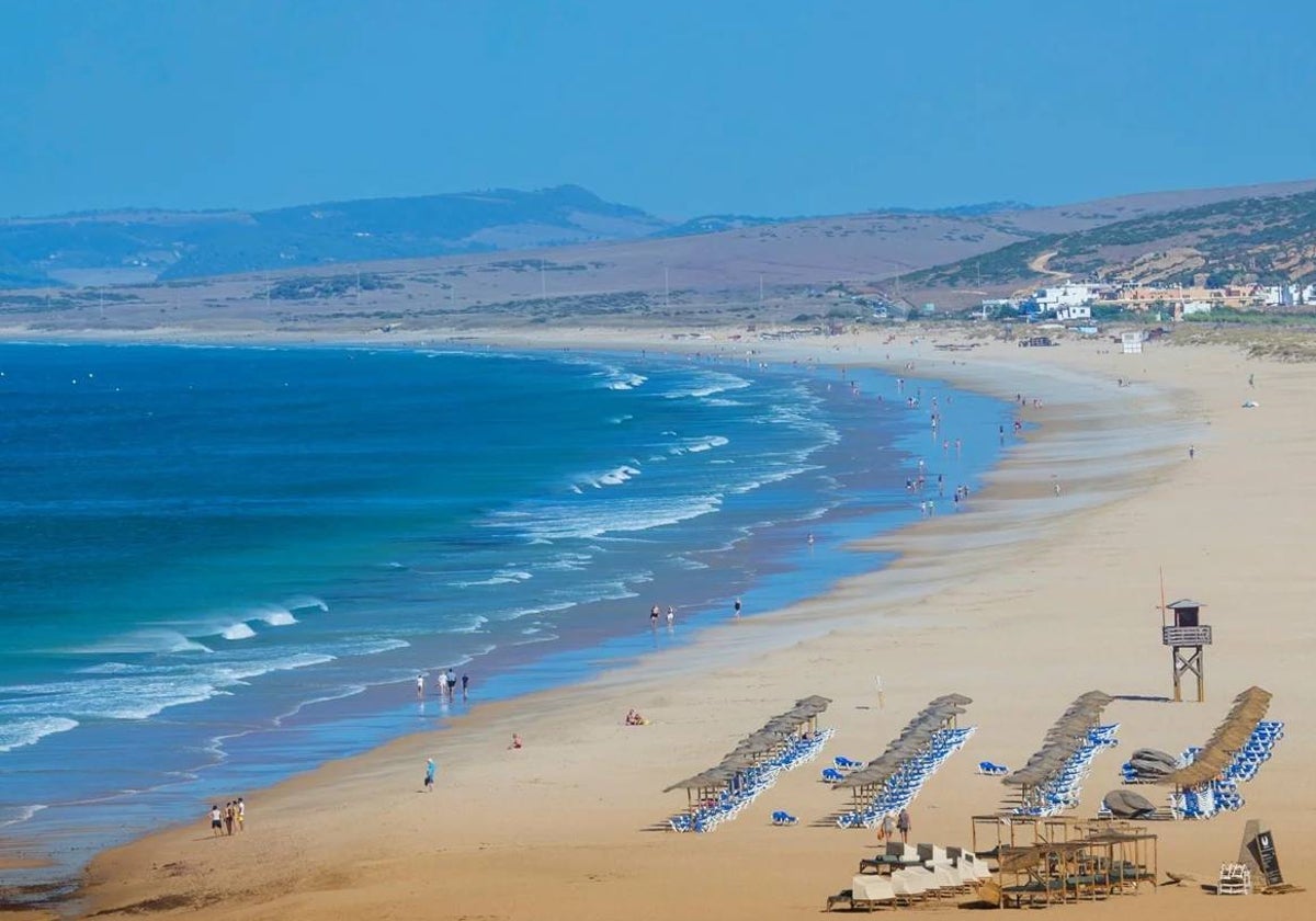 Esta playa de Cádiz es la versión 'low cost' de Punta Cana según una revista: «Aguas cristalinas iguales a las del Caribe»