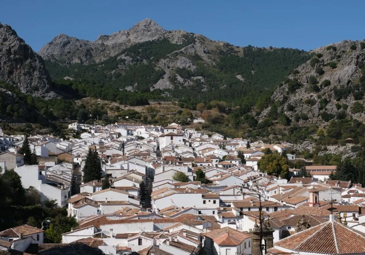 Prada y Loewe van a este pueblo de Cádiz para comprar un producto único