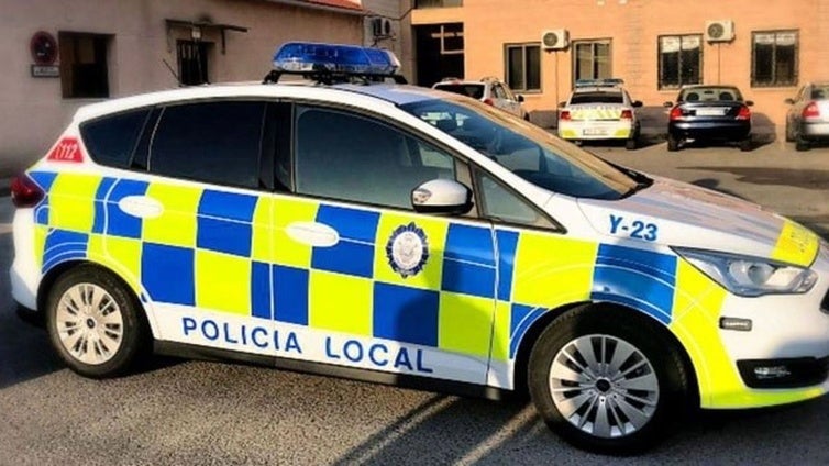 Un motorista sin carné, sin seguro y sin ITV causa un accidente en Algeciras