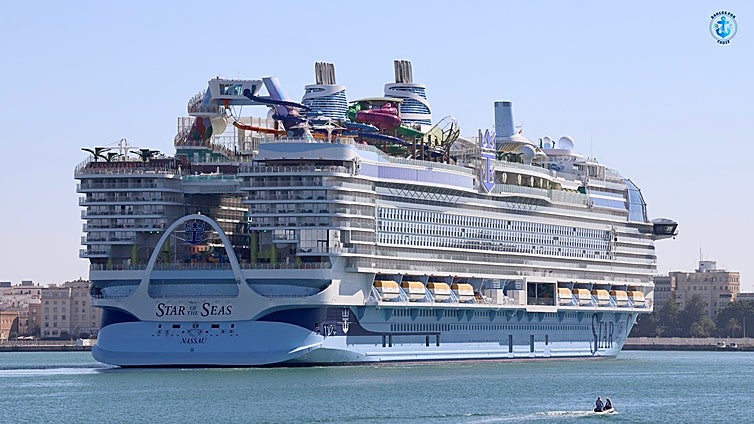 Abandona Cádiz el segundo crucero más grande del mundo