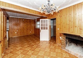 Sale a la venta una casa en Chiclana por 50.000 euros: tiene dos habitaciones, chimenea y un jacuzzi