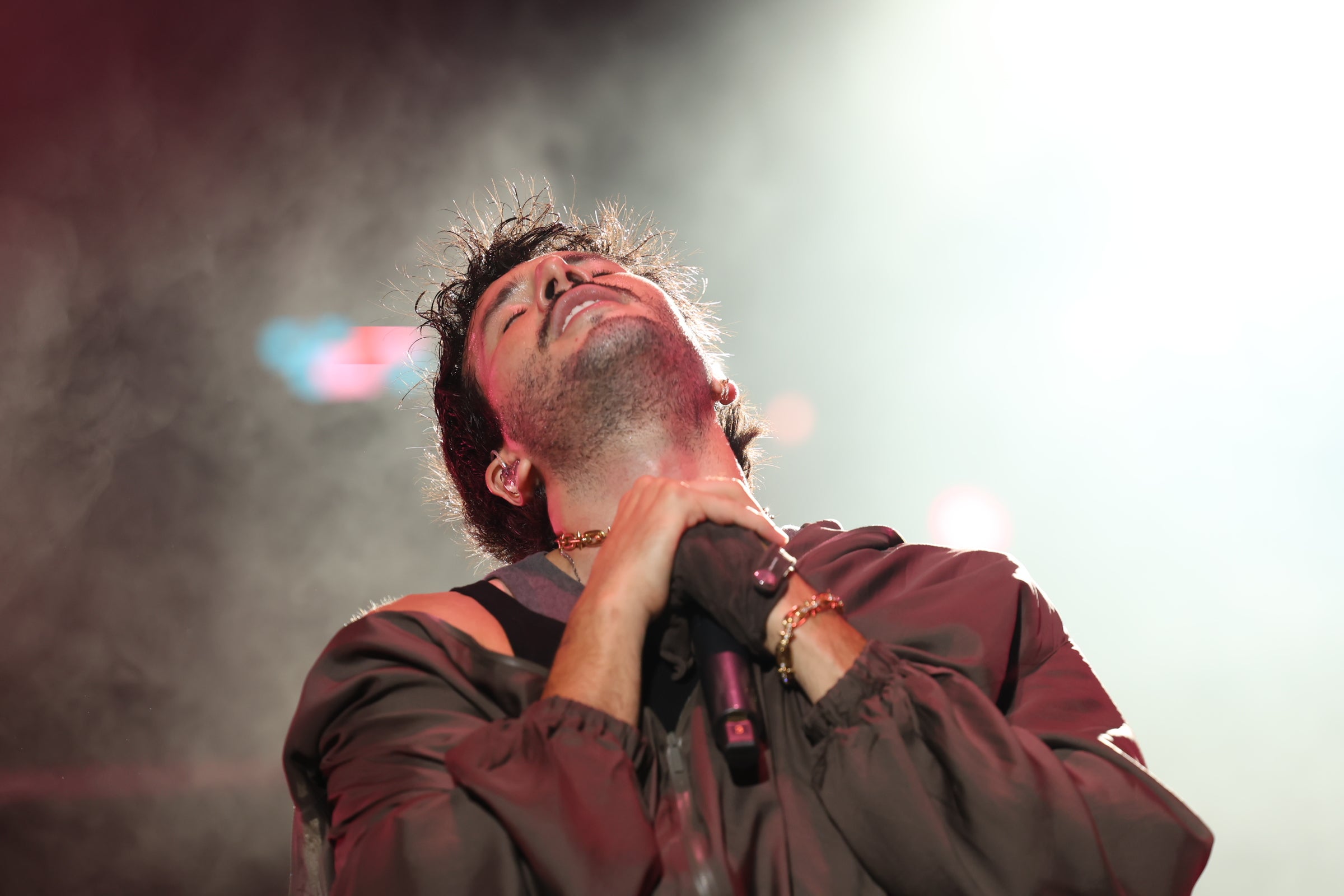 Sebastián Yatra, ritmo y romance frente al mar en Concert Music Festival