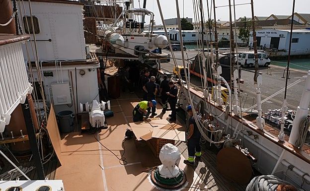 Preparativos para la entrada al dique seco