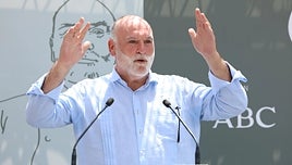 El chef José Andrés visita este mítico bar de Cádiz en su serie de Netflix: el mejor sitio para comer tortillas de camarones