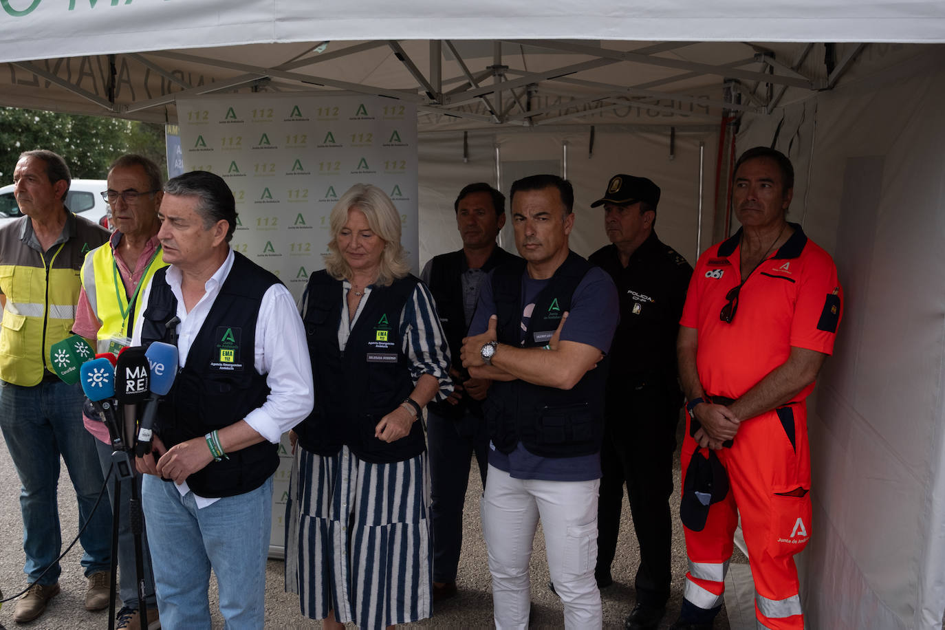 Las imágenes del incendio de Tarifa: el fuego obliga a desalojar a 1.500 personas