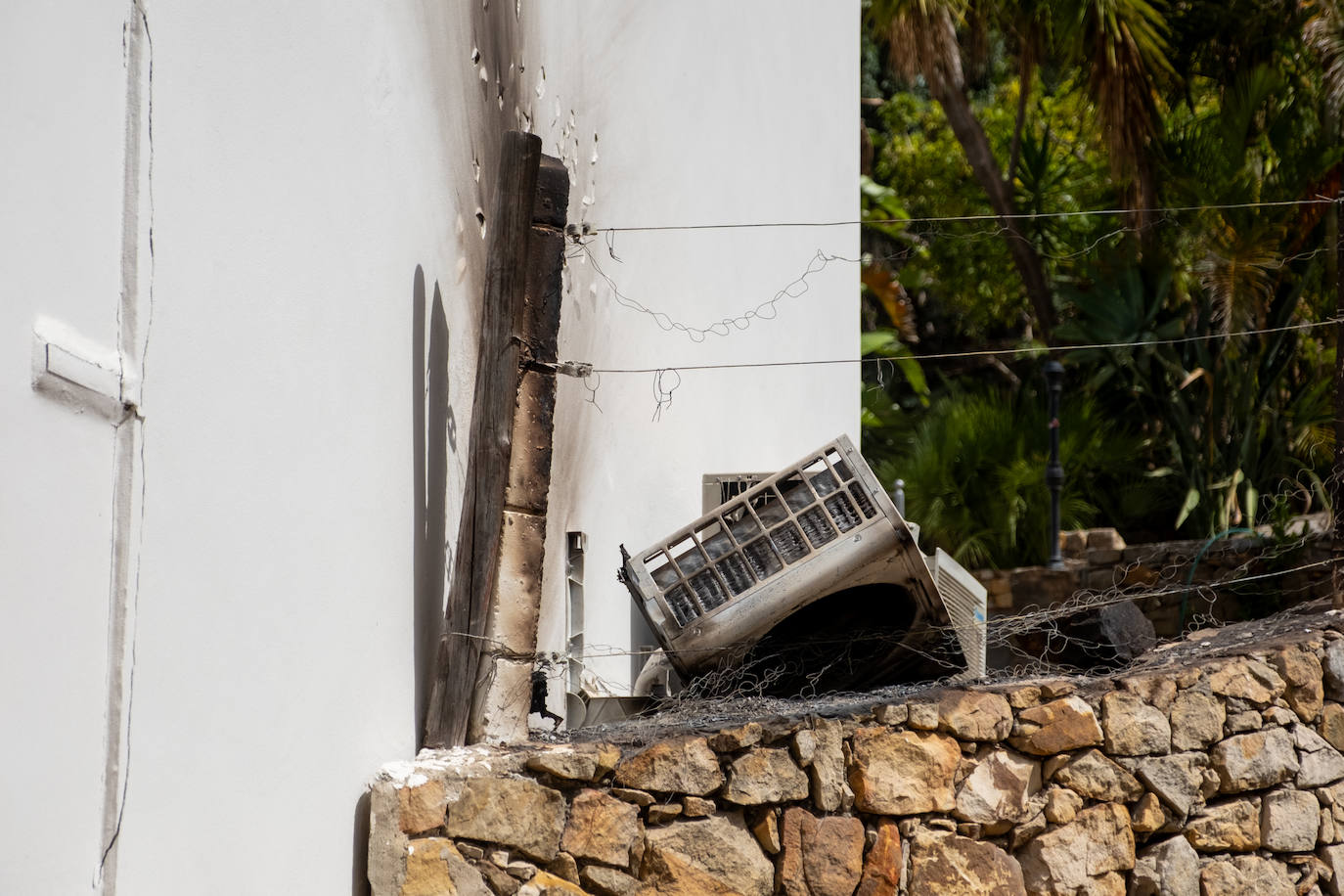Las imágenes del incendio de Tarifa: el fuego obliga a desalojar a 1.500 personas