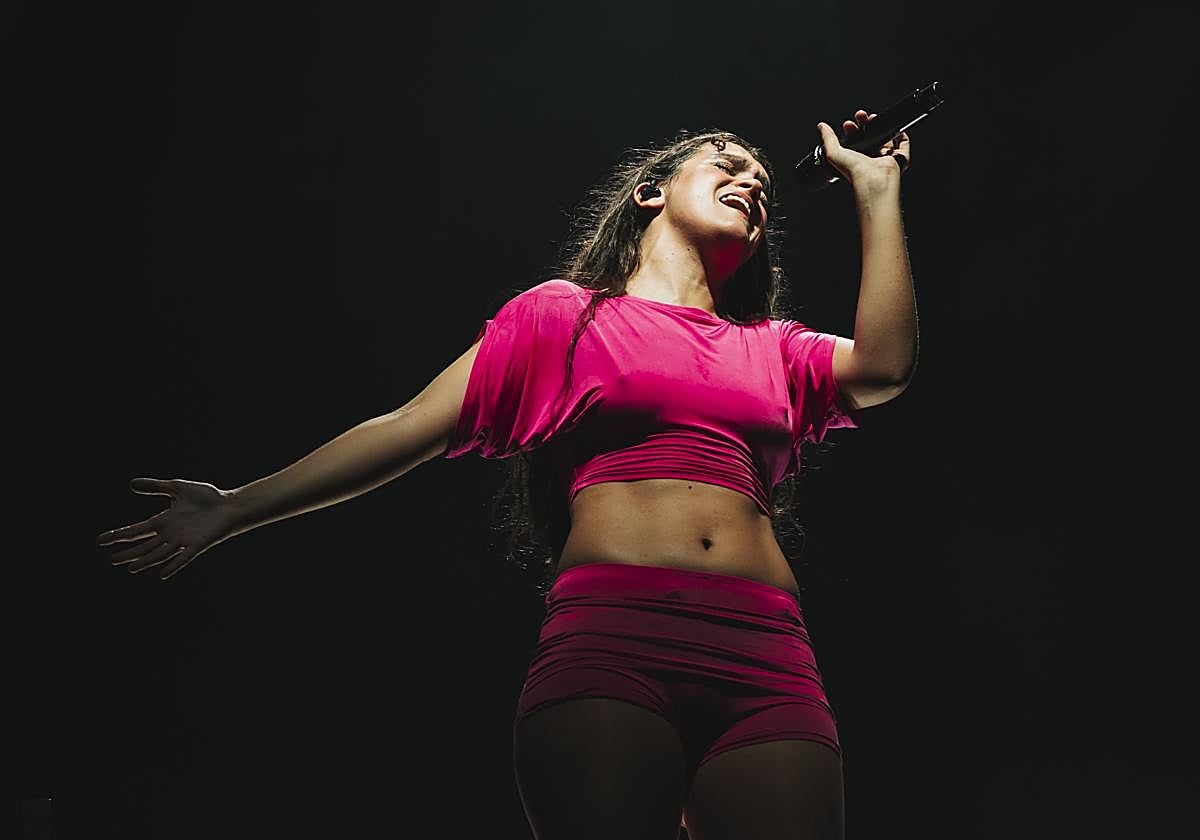 Amaia en plena actuación en Concert Music Festival