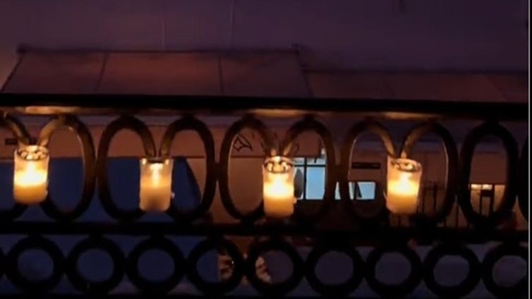 Este bonito pueblo de Cádiz brillará bajo la luz de las velas en agosto en una noche mágica: «una experiencia única que solo se da una vez al año»