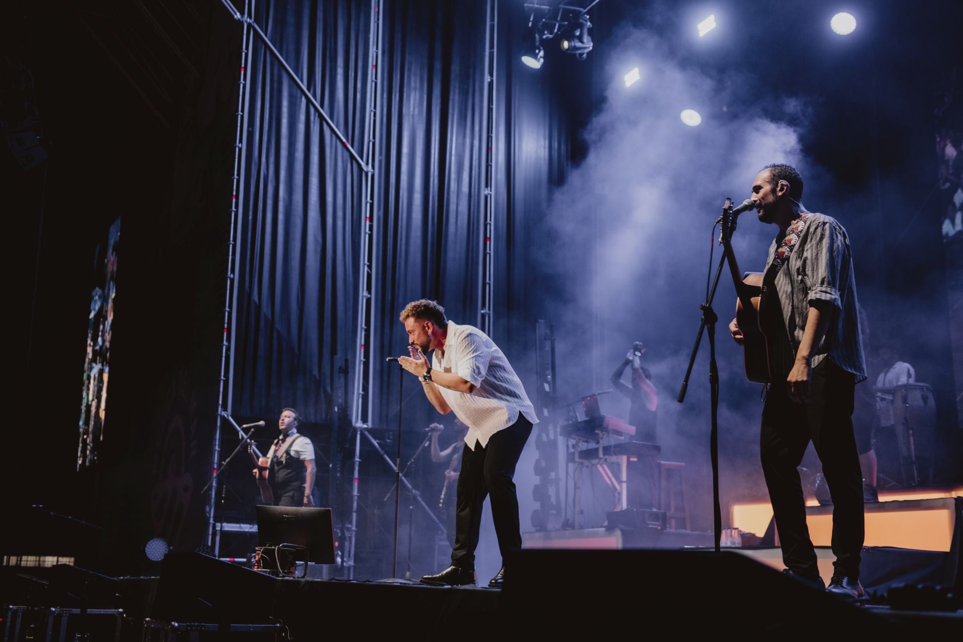 Fotos: Los Caños y Cádiz viajan en el tiempo en un concierto que deja huella
