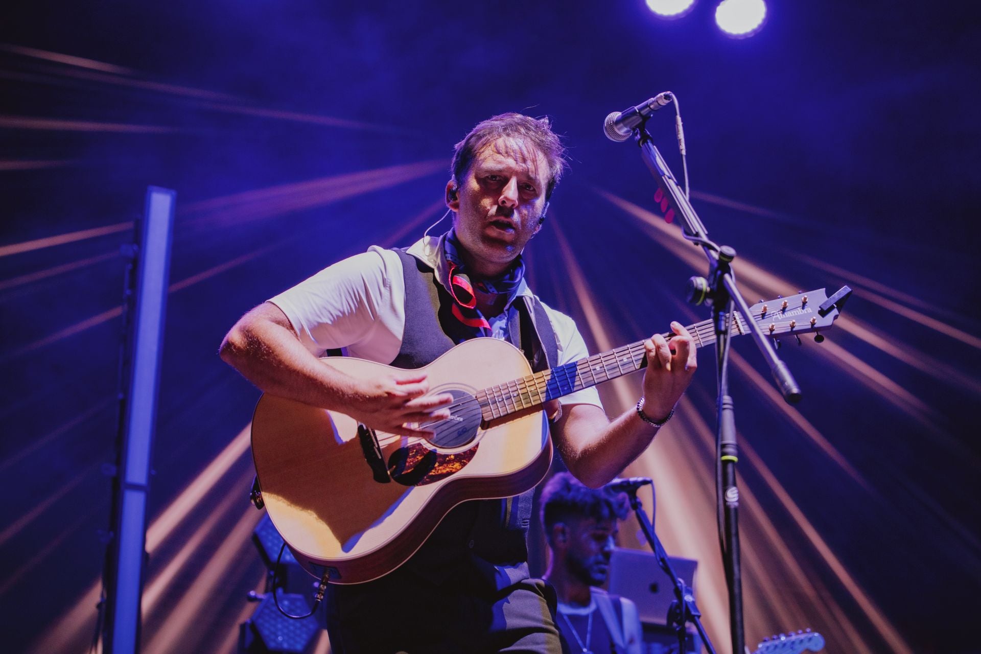 Fotos: Los Caños y Cádiz viajan en el tiempo en un concierto que deja huella