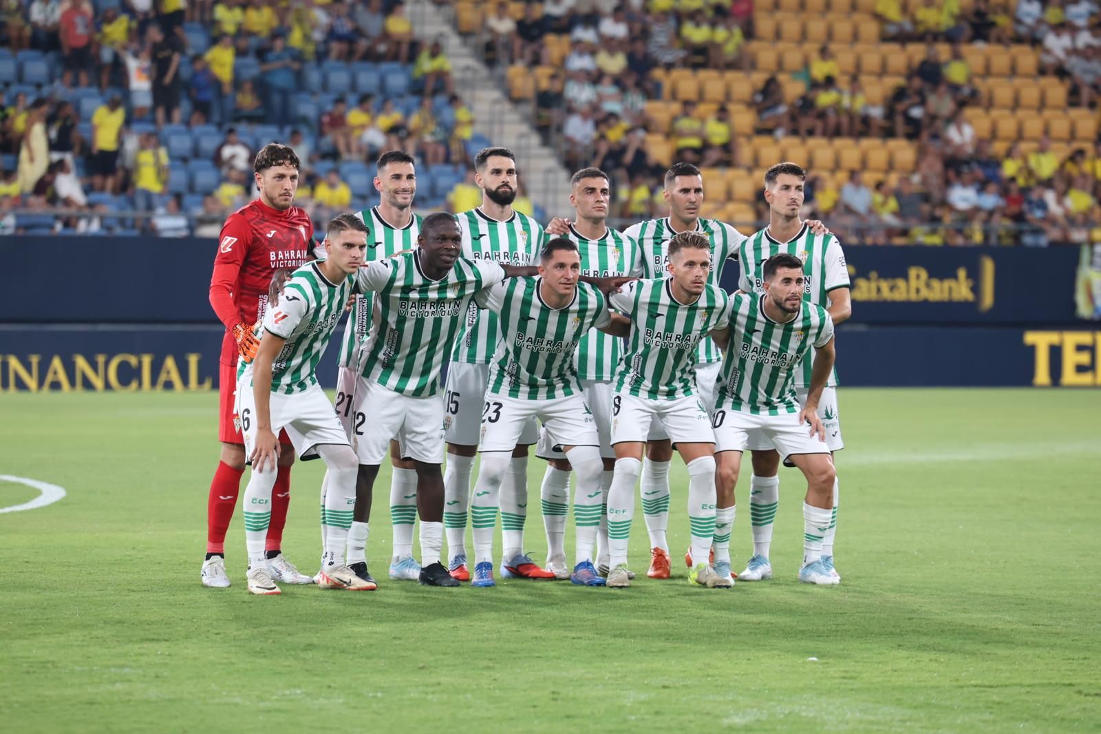Fotos: El Cádiz transforma las penas máximas en alegría para llevarse el Trofeo Carranza