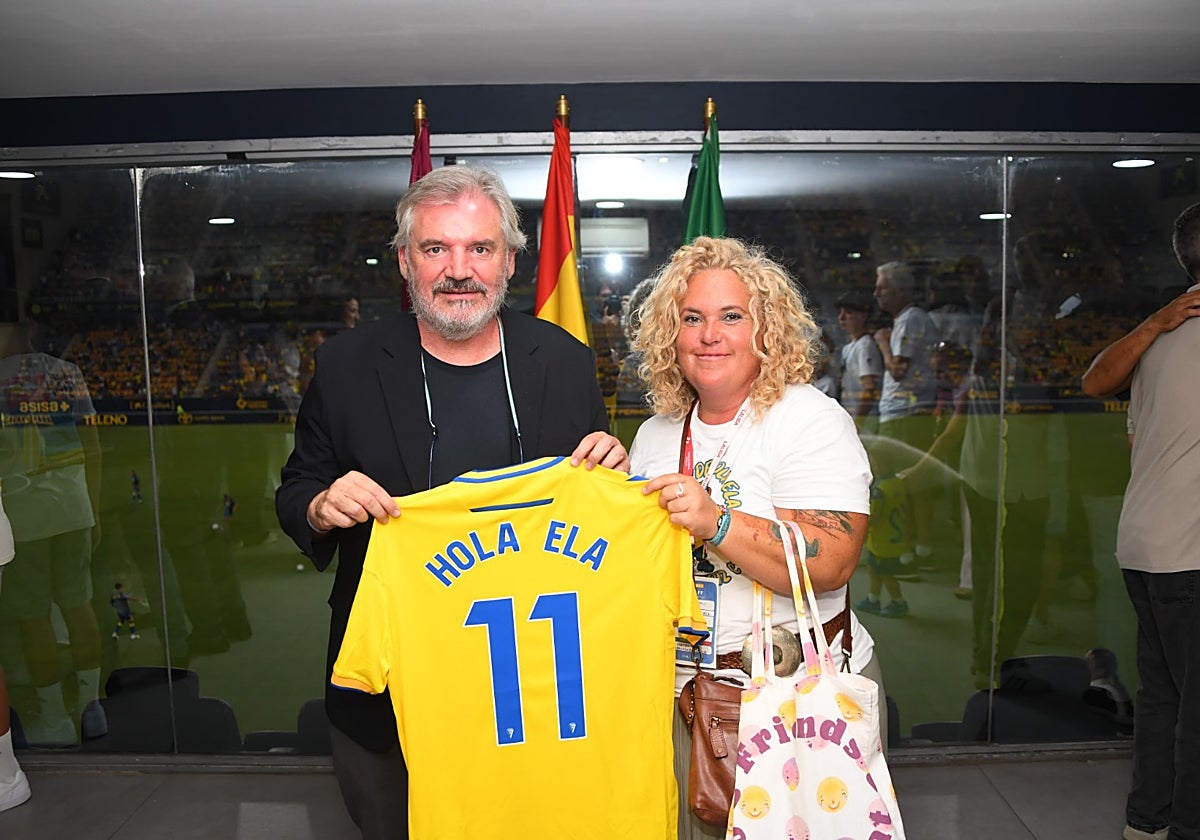 Manuel Vizcaíno, presidente del Cádiz, y Tatiana Morán, presidenta de Hola ELA