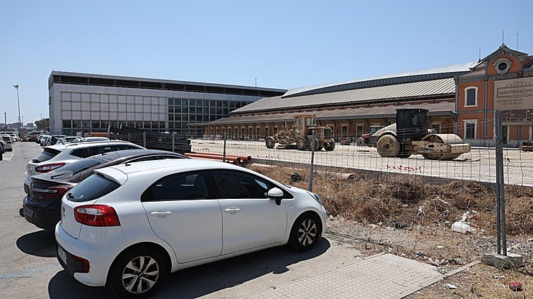 Las obras para la apertura del edificio del vestíbulo de la estación de tren en Cádiz avanzan a buen ritmo