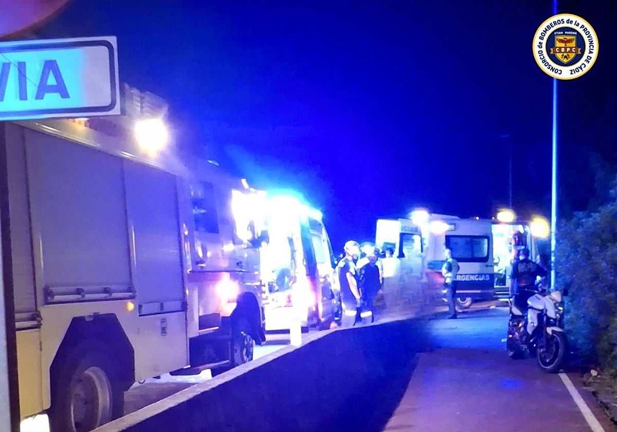 Un choque entre una moto y un vehículo deja dos heridos en la A-382 sentido Arcos