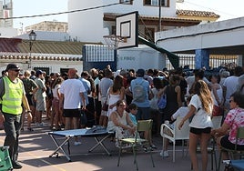 Incendio en Tarifa: Permiten el regreso de algunos de los desalojados por un fuego que mantiene tres focos activos