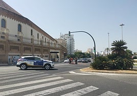 Herido tras chocar un coche y una moto en la rotonda del Palacio de Congresos de Cádiz
