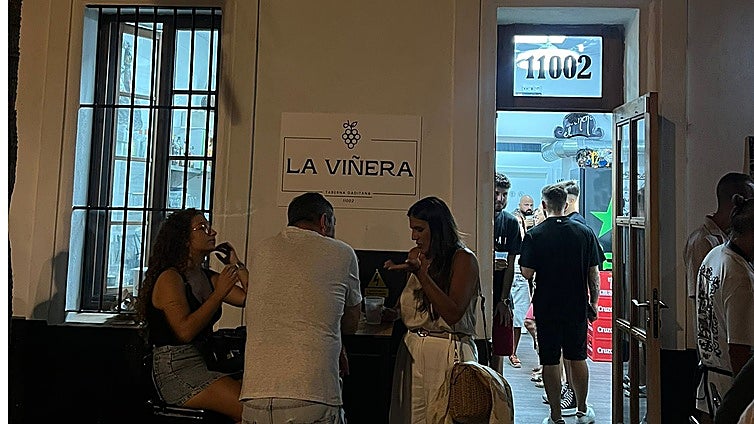 Una nueva taberna devuelve el sabor de lo sencillo al corazón de La Viña