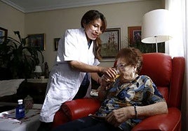 Cara y cruz en la ayuda a domicilio en Cádiz: récord de usuarios y falta de seguridad para las trabajadoras