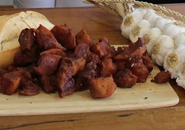 Un pueblo de Cádiz se prepara para el Festival del Chicharrón: se repartirán más de 170 kilos