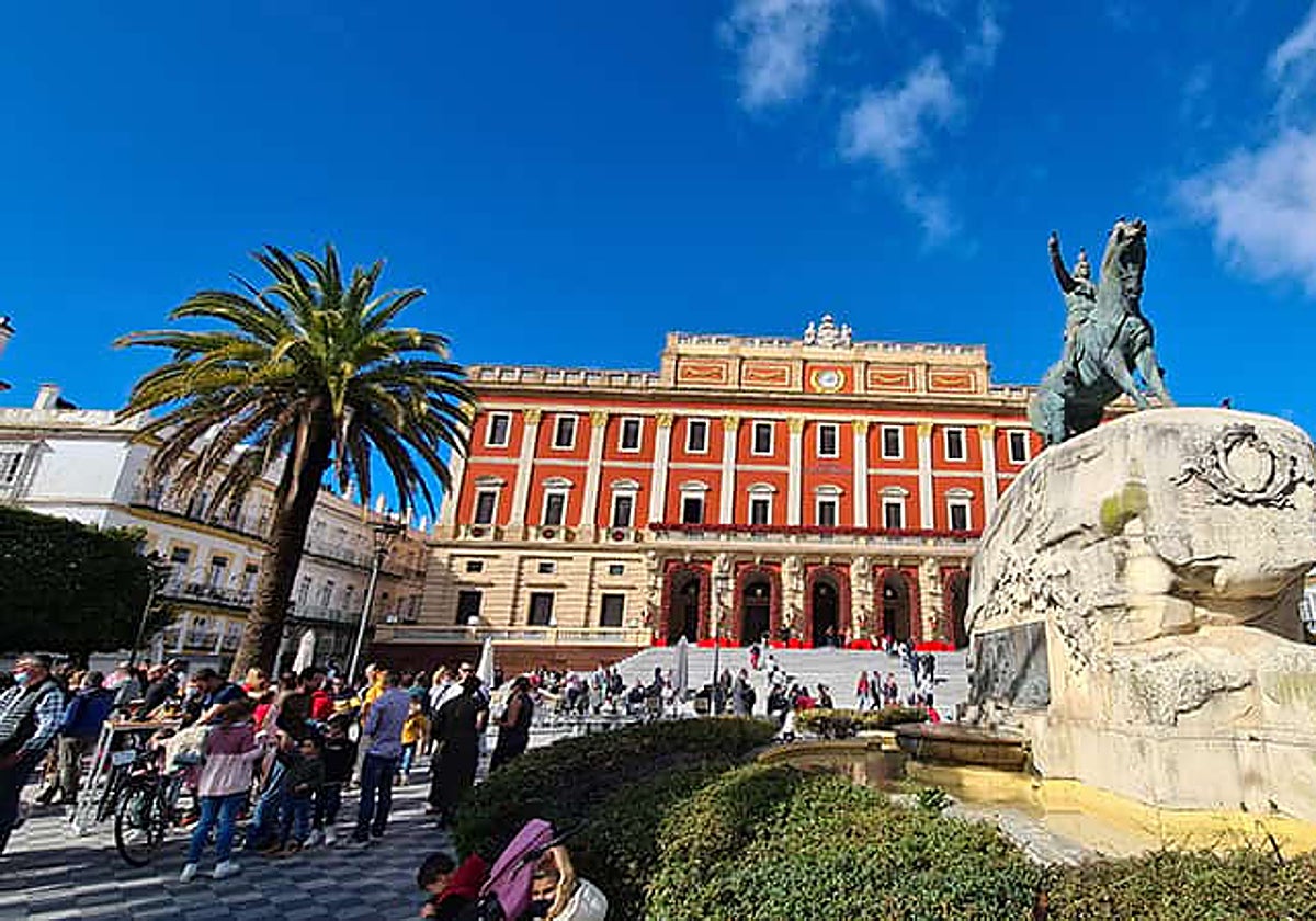 Plaza del Rey de San Fernando con su Ayuntamiento