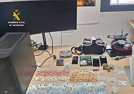 Desmantelan una vivienda que operaba como punto de venta de drogas en Tarifa