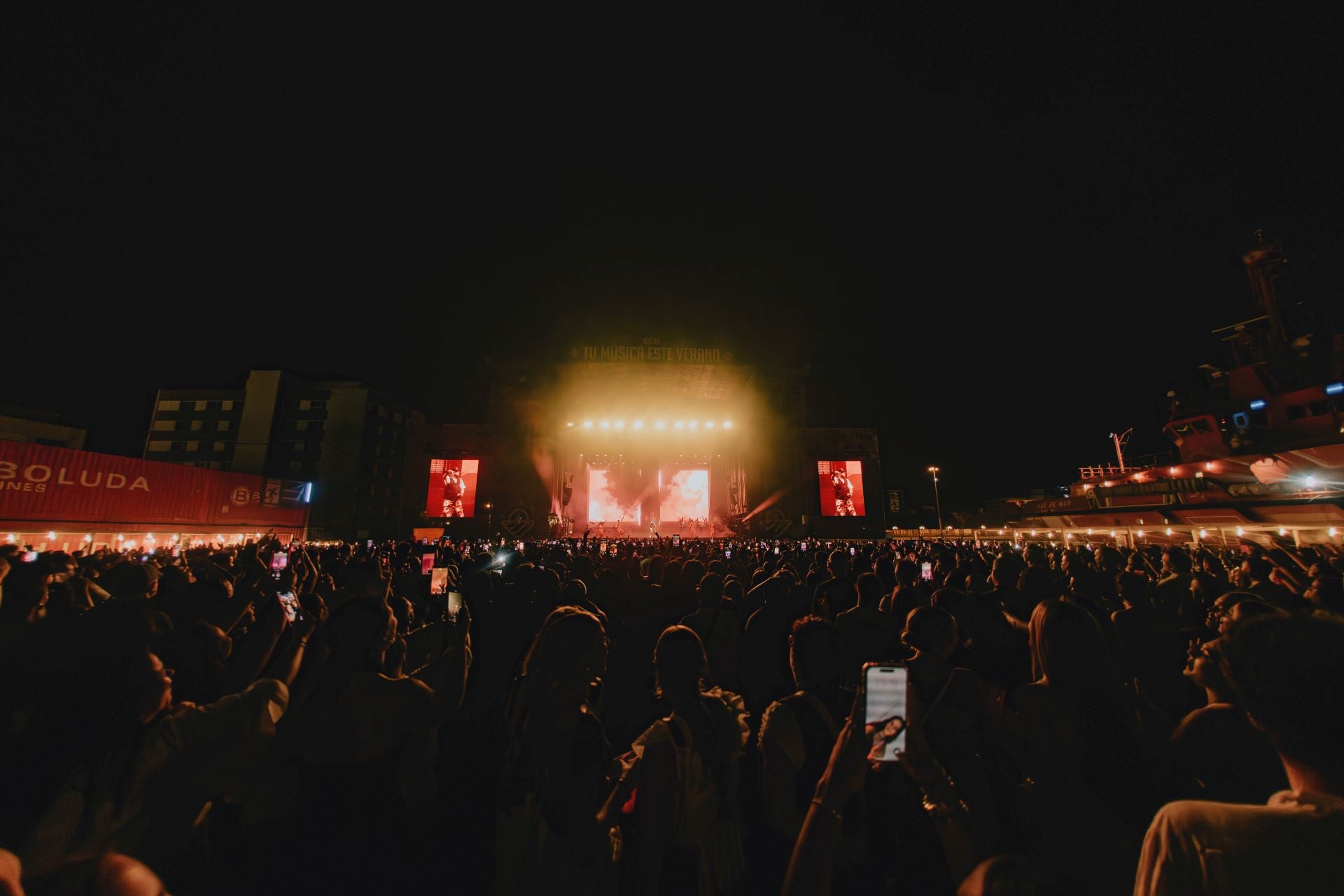 Fotos: Así fue el esperado concierto de Maka en el muelle de Cádiz