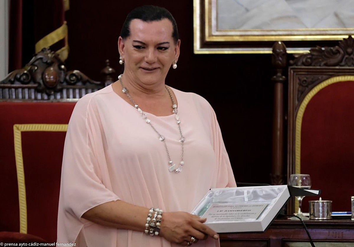 Pesar por la muerte de &#039;La Juani de Cádiz&#039;, un icono de la lucha y la libertad: «Quiso ser fuerte y lo fue»