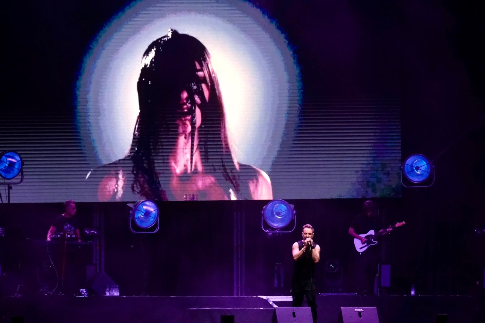 Fotos: Los ojos en Cádiz miran con ilusión las historias de amor de OBK