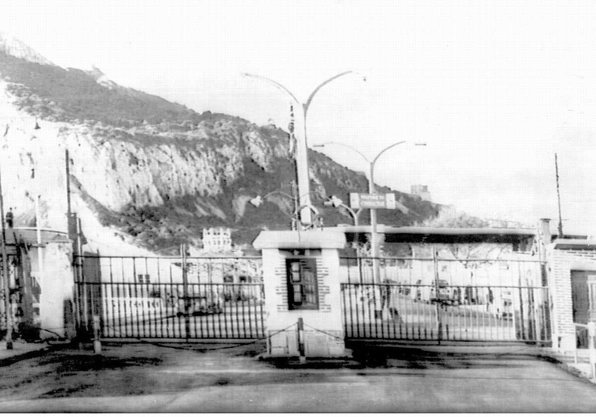 Puesto de control de la frontera con Gibraltar en la Línea de la Concepción el día que se cerró en 1968