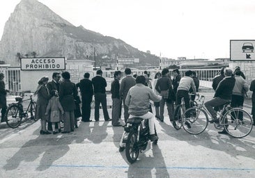 Colas, controles y gasolina barata: la Verja de Gibraltar, símbolo de la separación, se despide de su historia