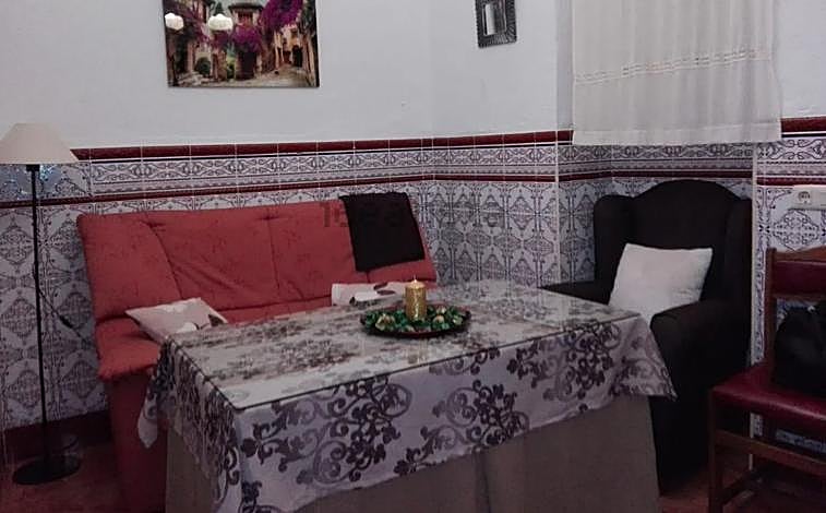 Imagen principal - Imágenes de la vivienda que está a la venta en Setenil por 40.000 euros