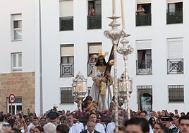 Santa María despide a Jesús Nazareno en su caminar a Extramuros