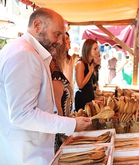 Imagen secundaria 2 - El Mercado Andalusí de Cádiz abre sus puertas en el corazón del Pópulo: un viaje en el tiempo entre gastronomía, música y artesanía