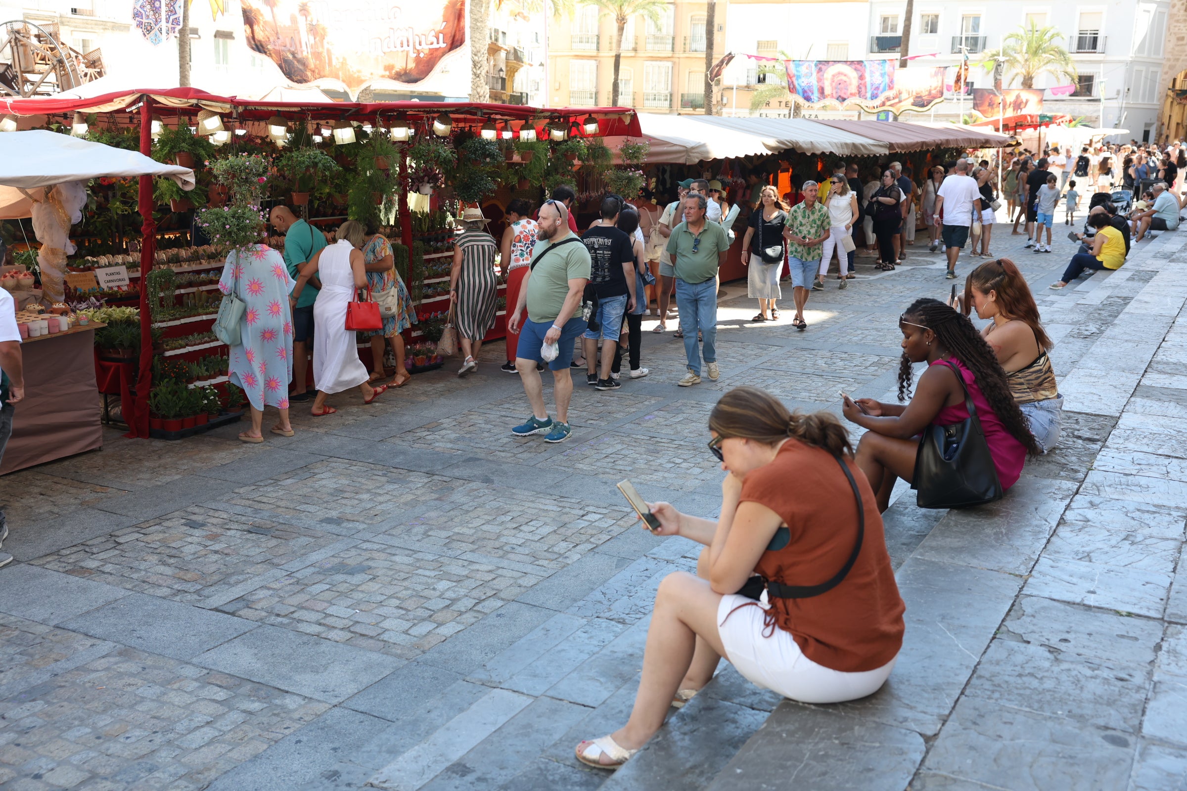 Gran ambiente en la segunda jornada del Mercado Andalusí en Cádiz