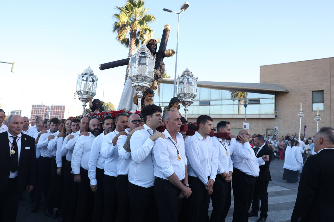 Fotos: Jesús Nazareno peregrina hacia la la Parroquia Nuestra Señora de Loreto