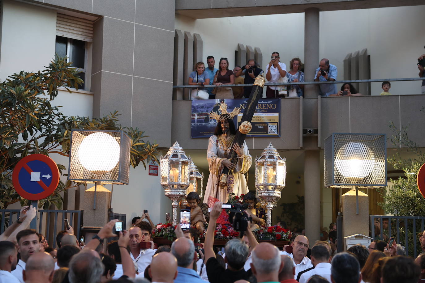 Fotos: Jesús Nazareno peregrina hacia la la Parroquia Nuestra Señora de Loreto