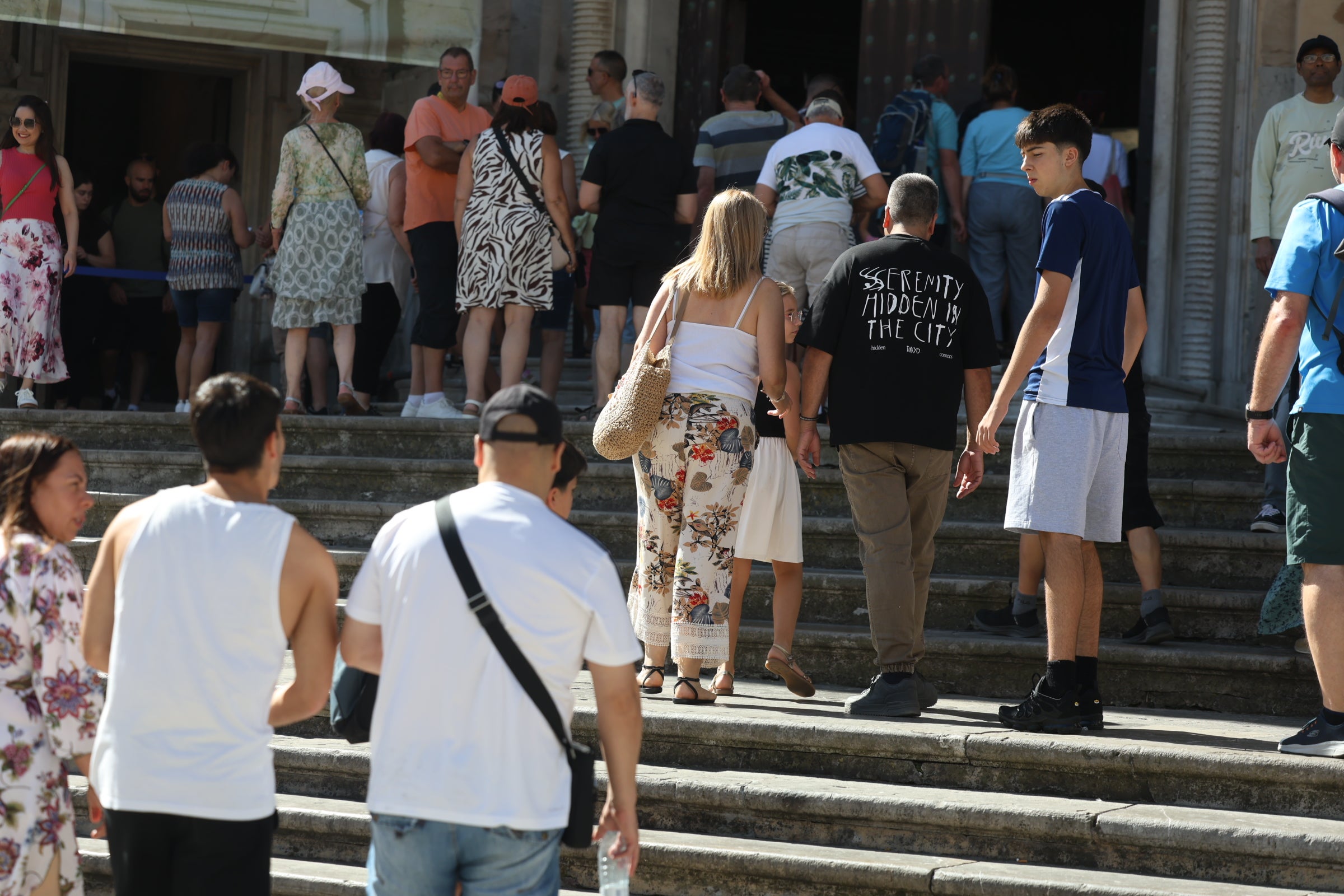 El &#039;Sky Princess&#039;, el &#039;Aida Stella&#039; y el &#039;Norwegian Sky&#039; convierten al puerto de Cádiz en un hervidero de turistas