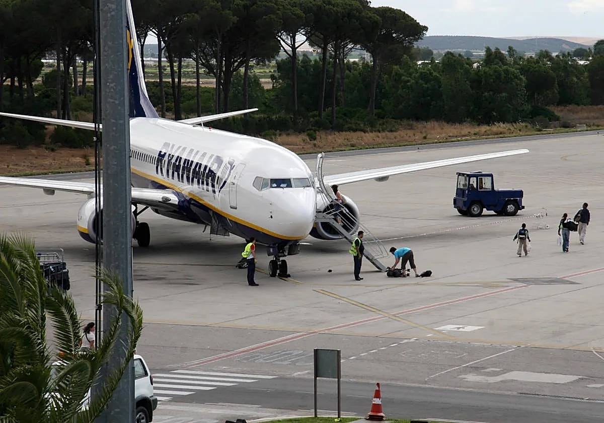 La alcaldesa de Jerez culpa a Óscar Puente de «insultar» a Ryanair y provocar su «huida» del aeropuerto