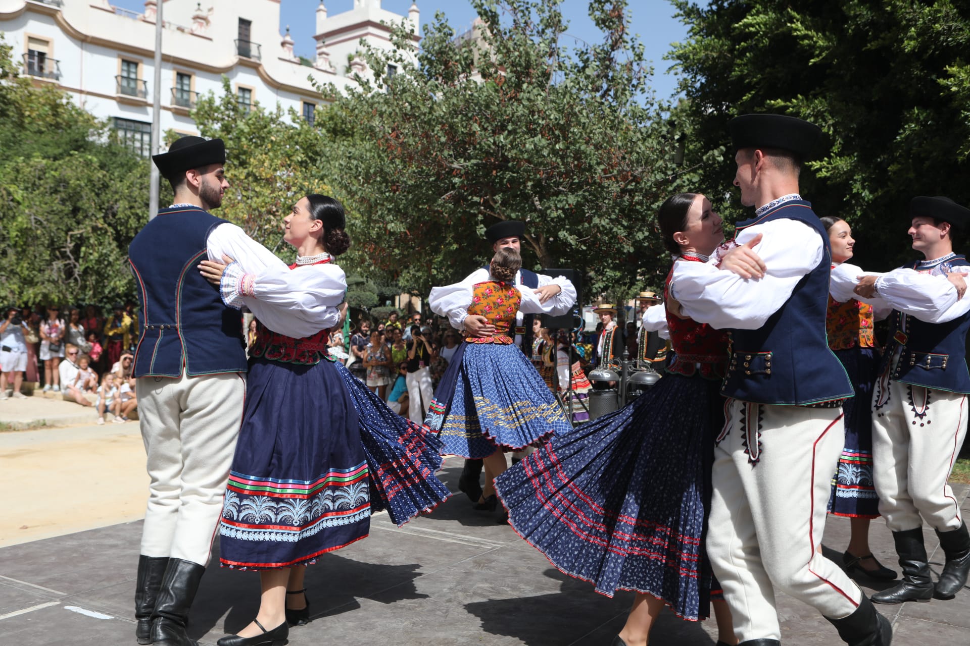 Fotos: Las imágenes del taller Danzas Internacionales del Festival de Folklore de Cádiz