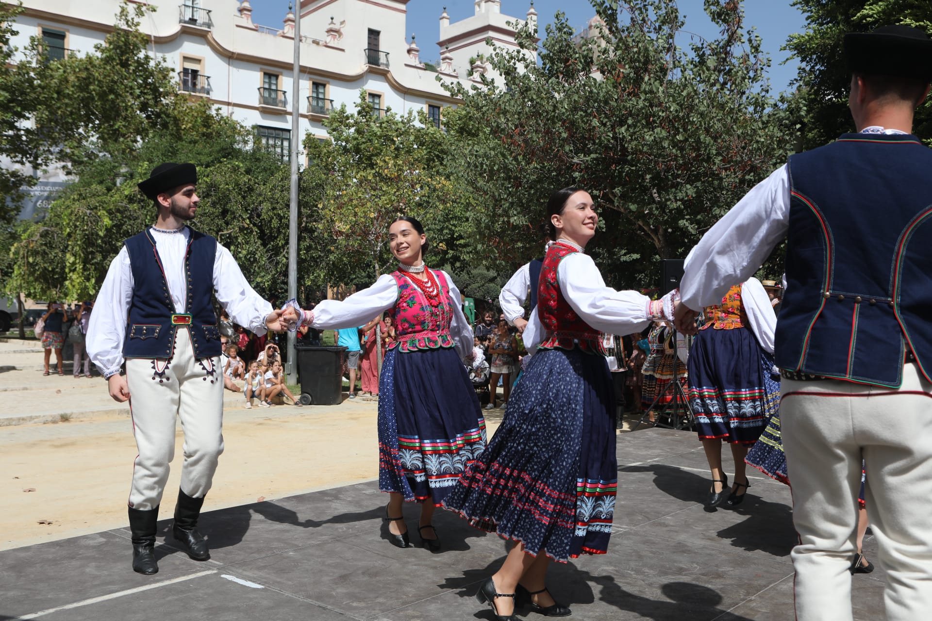 Fotos: Las imágenes del taller Danzas Internacionales del Festival de Folklore de Cádiz