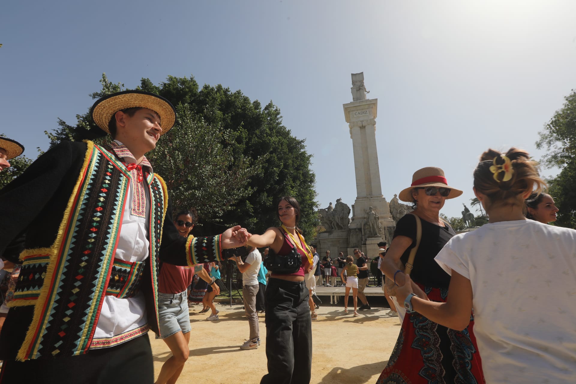 Fotos: Las imágenes del taller Danzas Internacionales del Festival de Folklore de Cádiz