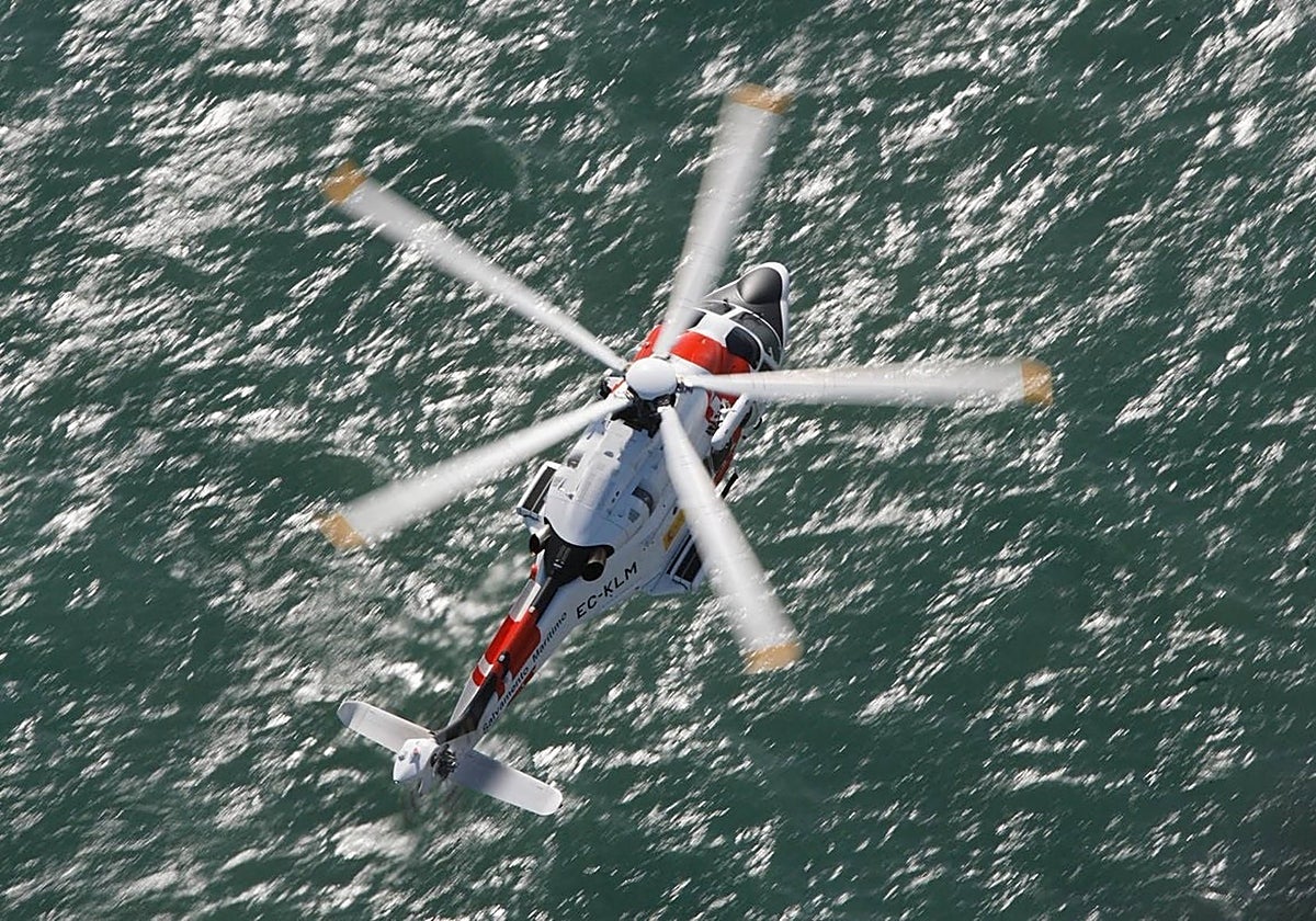 Rescatado un skysurfista atrapado en el agua en Tarifa