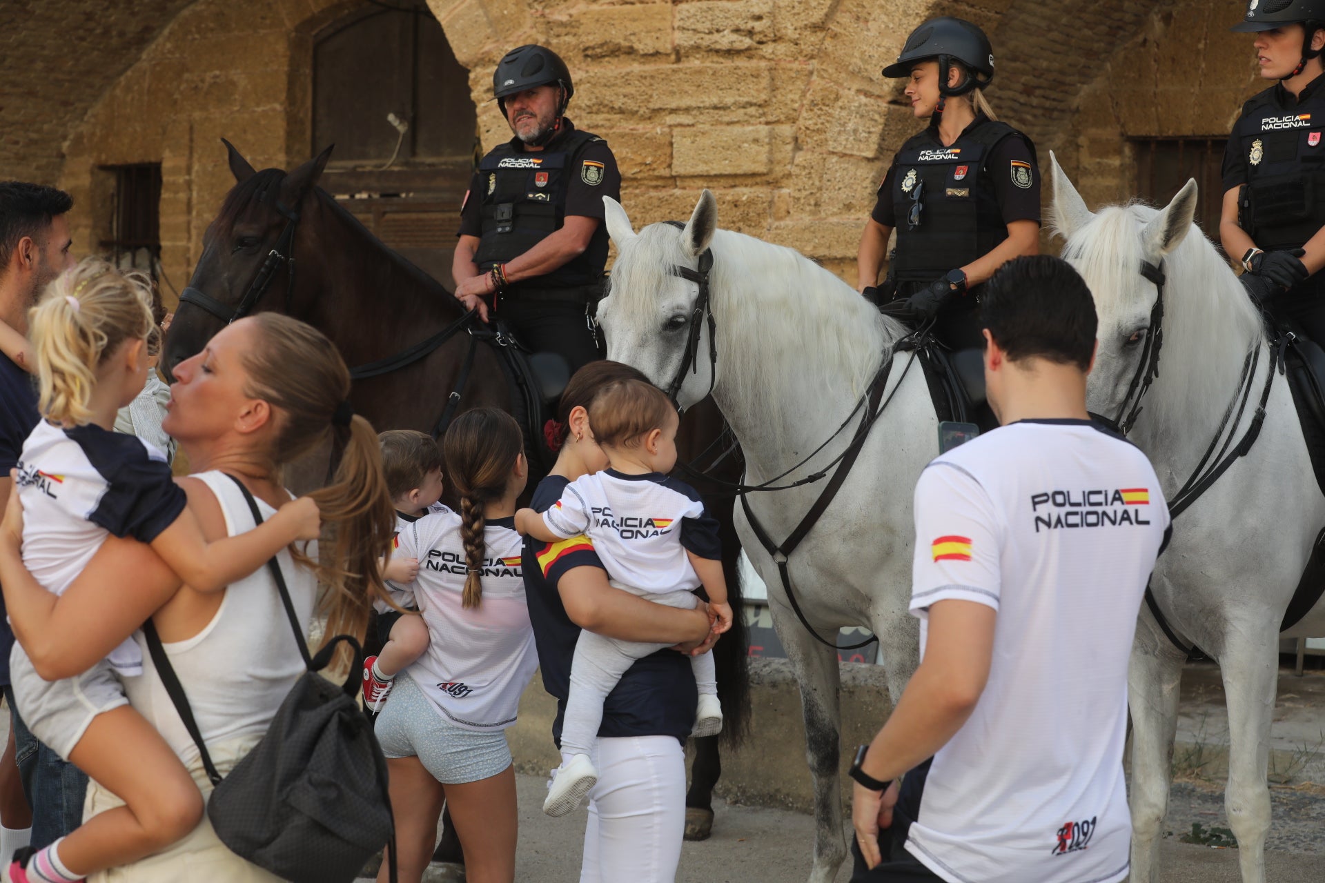 Fotos: Las imágenes de la carrera solidaria por las enfermedades raras de la Policía Nacional en Cádiz