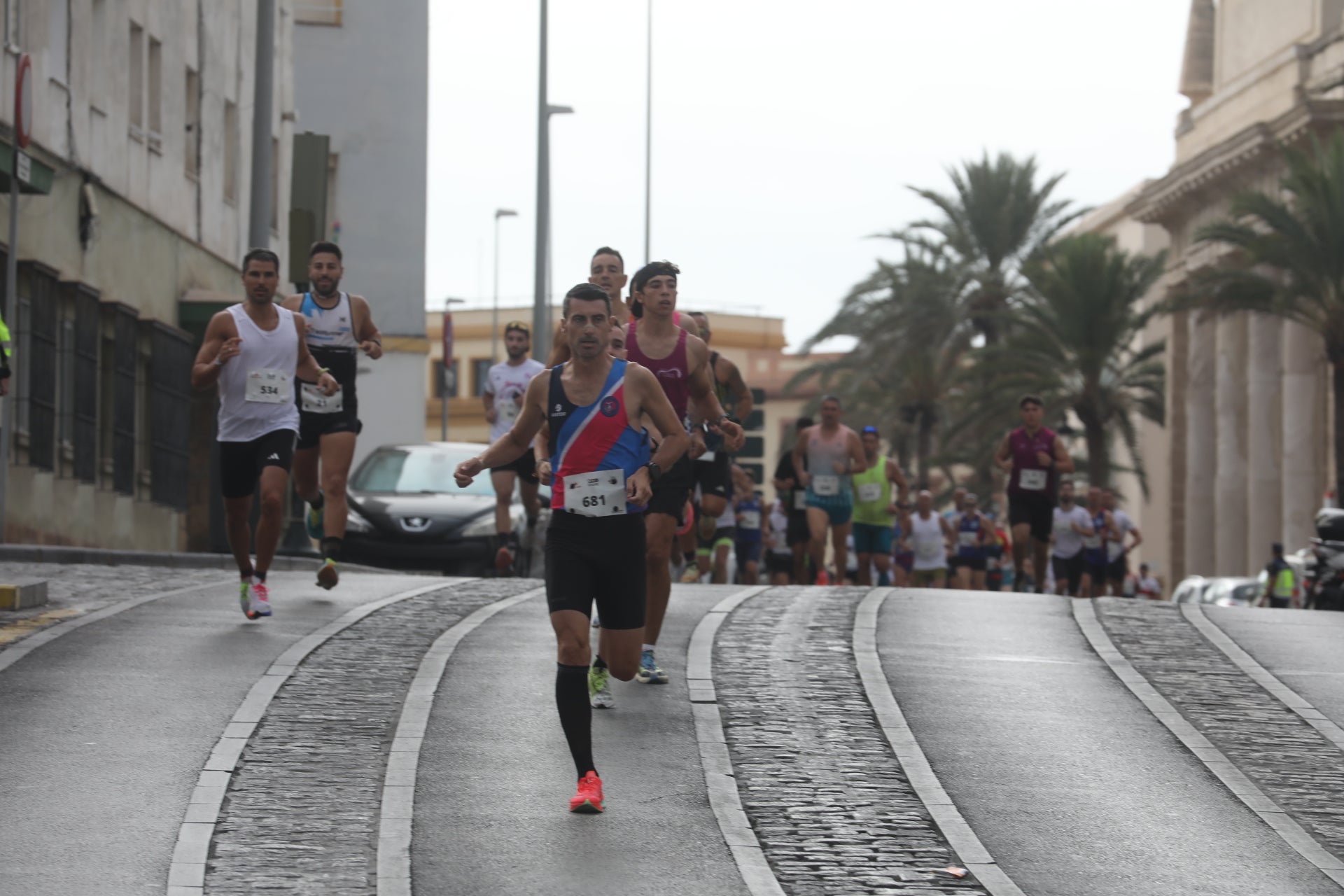Fotos: Las imágenes de la carrera solidaria por las enfermedades raras de la Policía Nacional en Cádiz