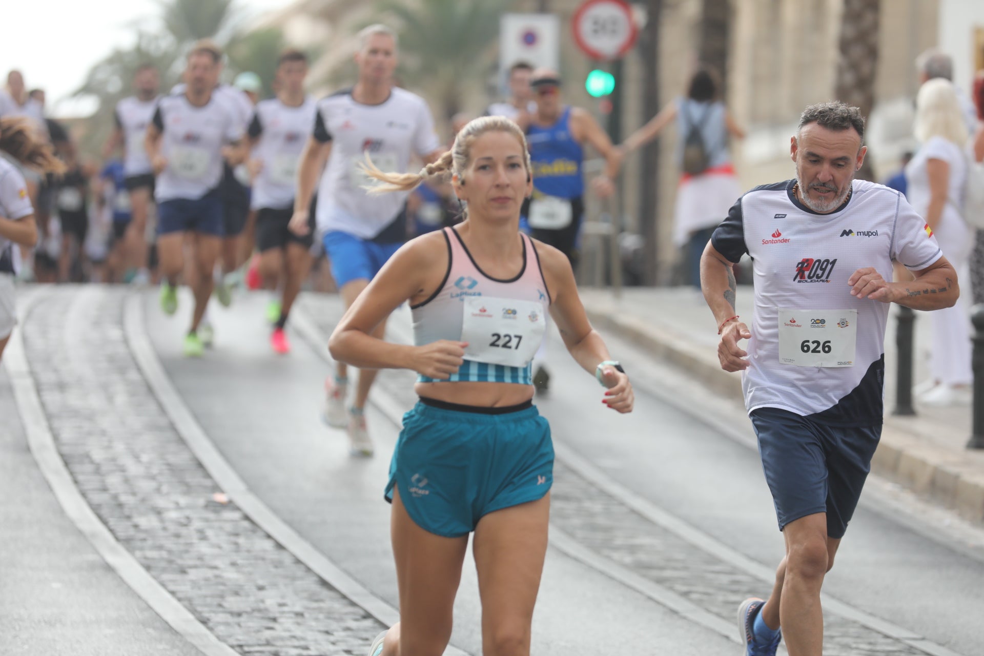 Fotos: Las imágenes de la carrera solidaria por las enfermedades raras de la Policía Nacional en Cádiz