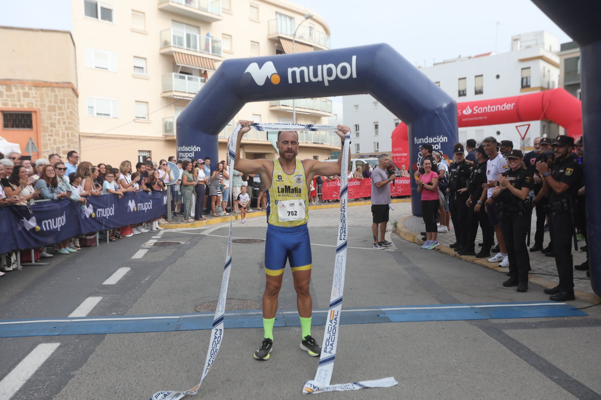 Fotos: Las imágenes de la carrera solidaria por las enfermedades raras de la Policía Nacional en Cádiz