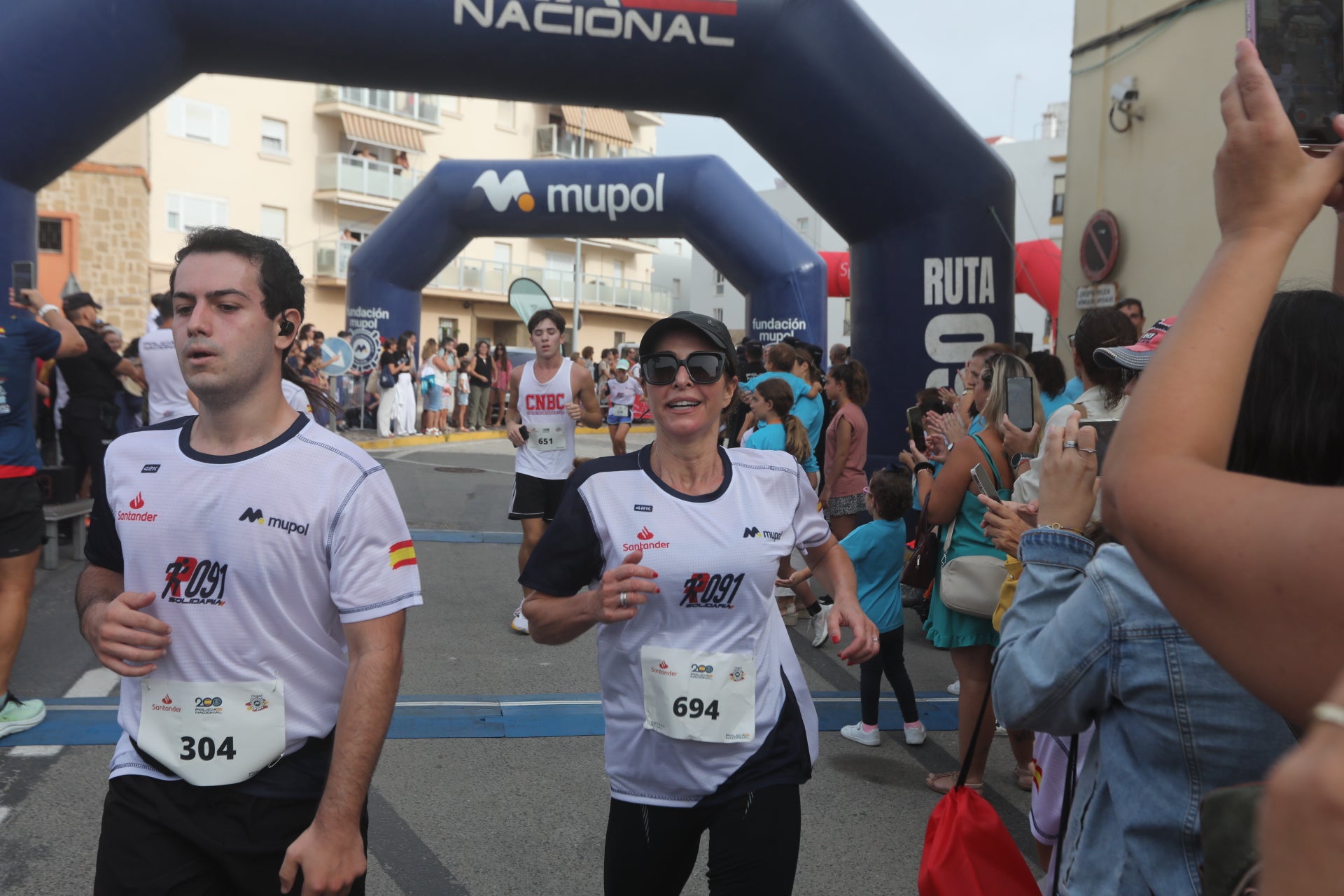 Fotos: Las imágenes de la carrera solidaria por las enfermedades raras de la Policía Nacional en Cádiz